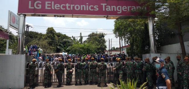 
					Danramil 03/Legok Pimpin Langsung Monitoring Pengamanan Unras di PT LG