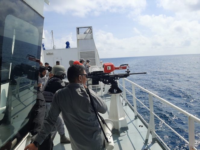 
					Bakamla RI Latihan Tembak dengan SMB 12,7 mm di Selat Riau