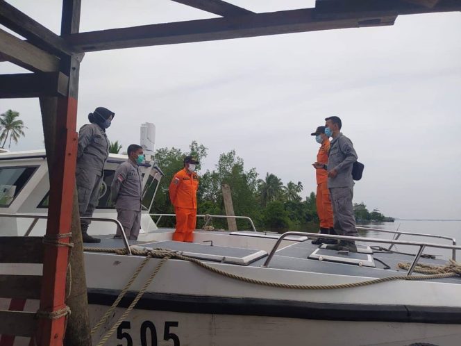 
					SPKKL Sambas Sosialisasi menghadapi Cuaca Buruk Pada Nelayan