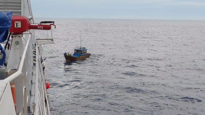 
					Bakamla RI Siagakan KN Pulau Dana-323 Untuk Mengantisipasi Cuaca Buruk