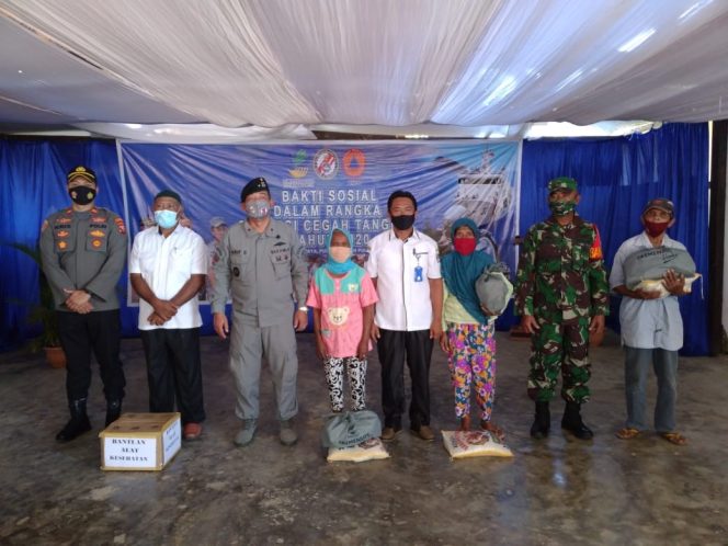 
					Kamla Zona Maritim Timur Kembali Serahkan Bantuan Sosial Bagi Masyarakat Pesisir