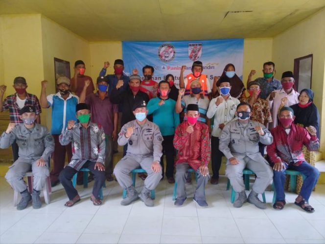 
					Kamla Zona Maritim Timur Salurkan Bansos di Pulau Manipa