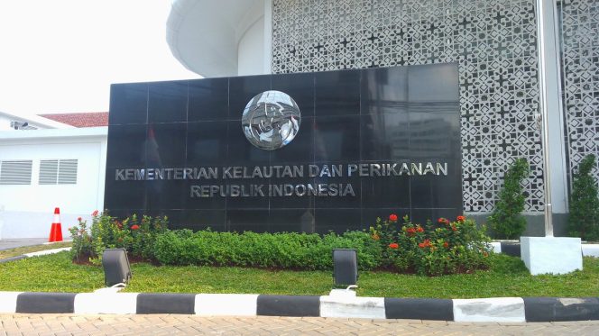 
					Pasca Penetapan Status Hukum Menteri Edhy, Pegawai KKP Bekerja Seperti Biasa Layani Masyarakat