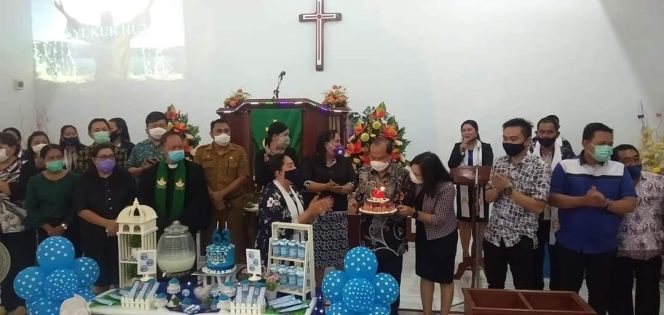 
					Selain Di Doakan Oleh Ketua Wilayah Bitung IV, MJL Juga Mendapat Kejutan Dari Jemaat