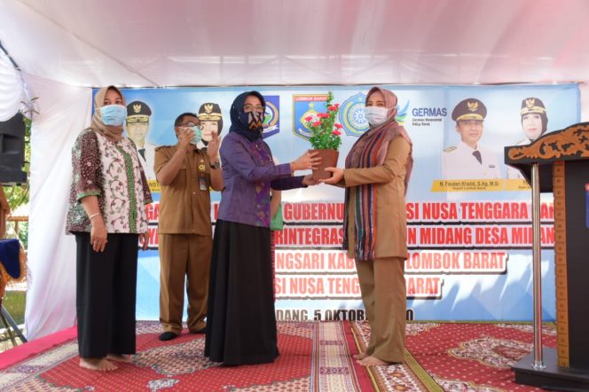 
					Tinjau Posyandu Keluarga Desa Midang, Wagub Apresiasi Kekompakan Desa