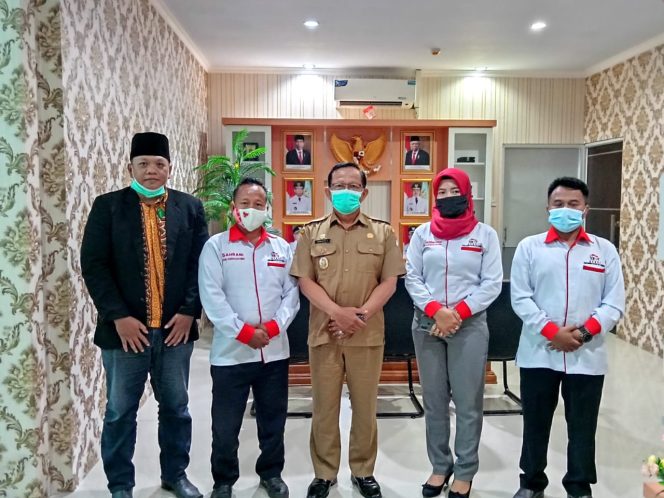
					DPD BKNDI Ketapang Lakukan Koordinasi Secara Marathon Pada Pejabat Jelang Seminar Koperasi UMKM dan Rekerda