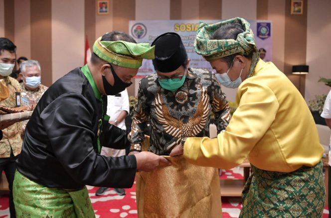 
					Gus Menteri Mendapatkan Penghargaan Adat Bangka Belitung dan Diberi Gelar Datuk Redondo