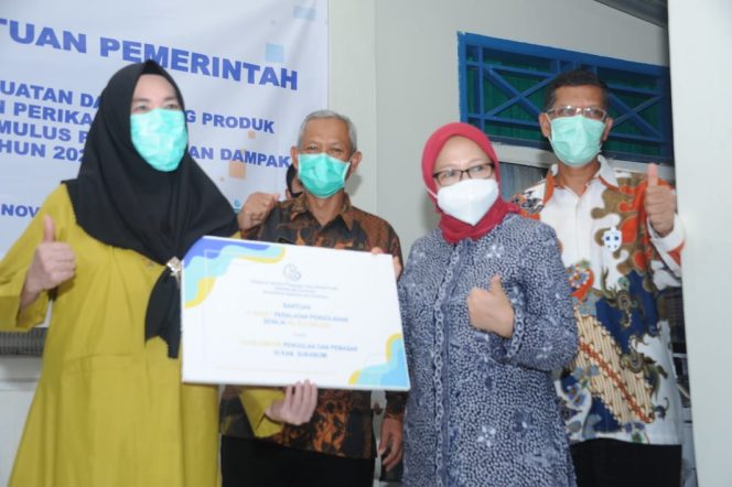 
					Guna Memperkuat UMKM, KKP Salurkan Bantuan Stimulus Rp1,1 Miliar di Kabupaten Sukabumi
