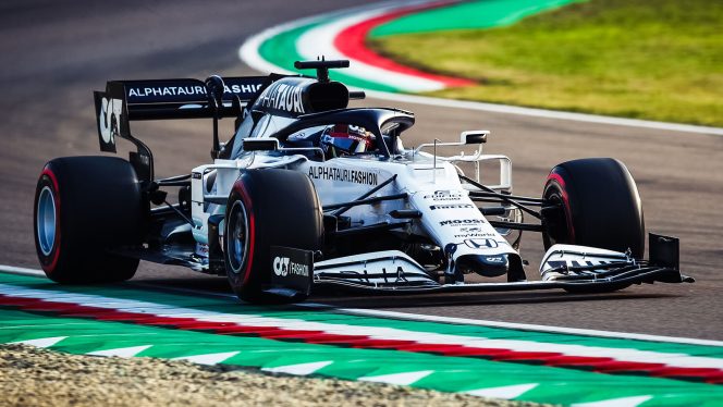 
					Tim Scuderia Alphatauri Honda Berhasil Finish Ke-empat di Kandang Mereka