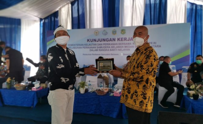 
					Dorong Pemulihan Ekonomi, Nelayan Belawan Terima Bantuan Sarana Pengembangan Usaha Nelayan