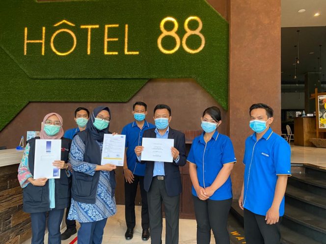 
					Hotel 88 dan Luminor Hotel Mendapatkan Sertifikat CHSE Dengan Nilai 100%