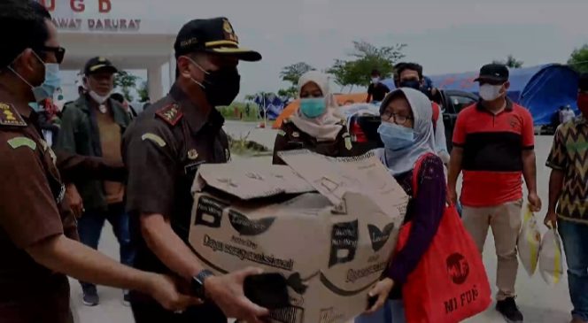 
					Kejaksaan Tinggi Sulawesi Barat Salurkan Bantuan Korban Gempa Mamuju