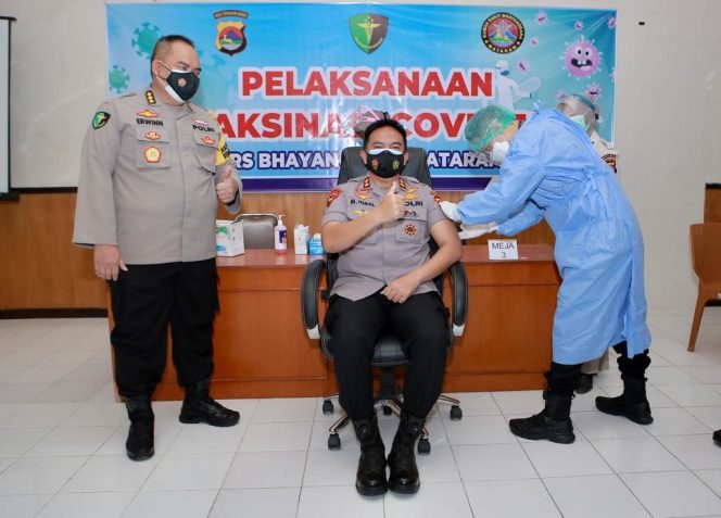 
					Kapolda NTB Suntik Vaksin Untuk Yang Kedua Kalinya, Masyarakat Diminta Jangan Takut