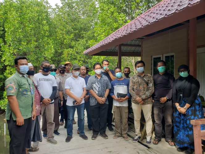 
					Pembangunan Tracking Mangrove Dongkrak Ekonomi Warga Aceh Jaya