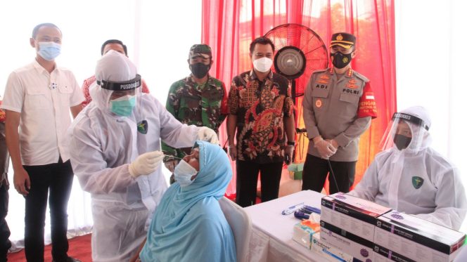 
					Cegah Covid-19,  Polresta Bandara Soetta Gelar 3T Diikuti 151 Peserta Rapid Antigen Dan Salurkan 165 Paket Sembako