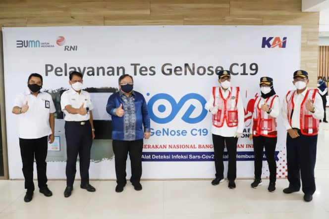 
					Menhub dan Menristek Kunjungi Stasiun Pasar Senen, Uji Coba Pemeriksaan Genose C19