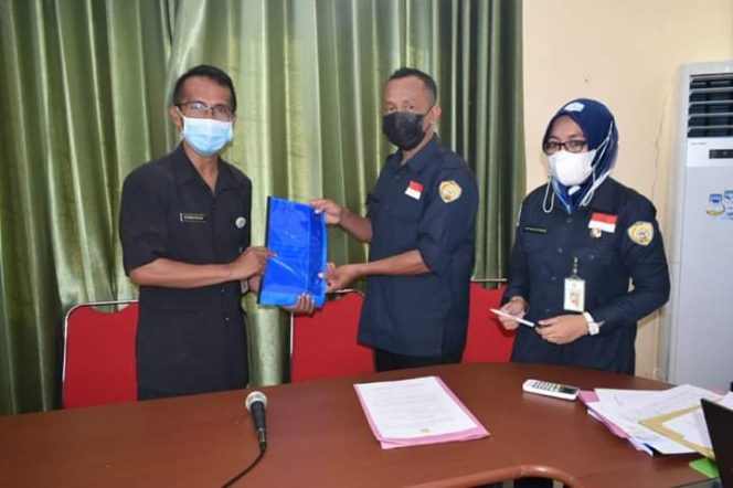 
					Plt Kadis Kominfo Baubau Serahkan DPA