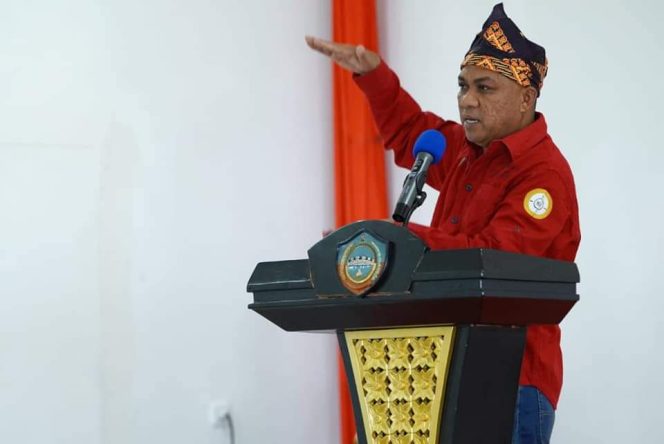 
					Bupati Busel Terus Pertahankan Pulau Kawikawia