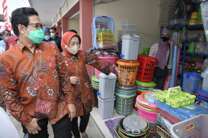 
					Gus Menteri Salurkan Bantuan Pada Beberapa BUMDes yang Ada di Ambon