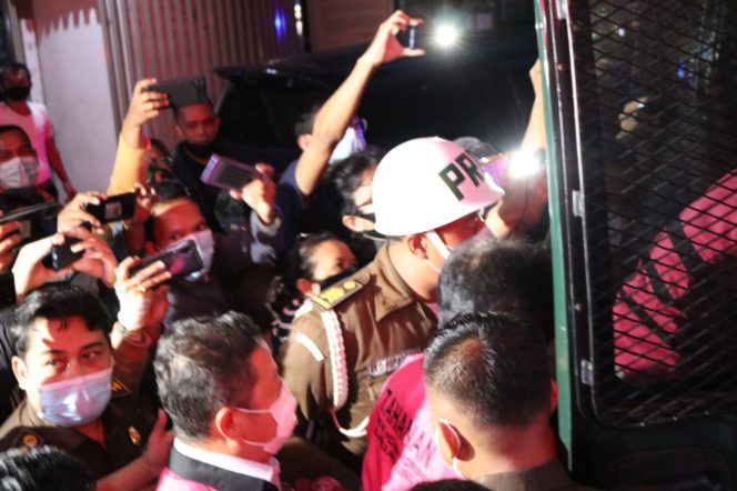 
					Jampidsus Kejaksaan Agung Tetapkan Delapan Tersangka Dalam Kasus Korupsi di PT. ASABRI