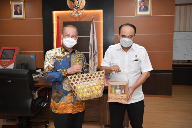 
					Bupati Majalengka Temui Wamendes PDTT Untuk Bahas Pengembangan BUMDes