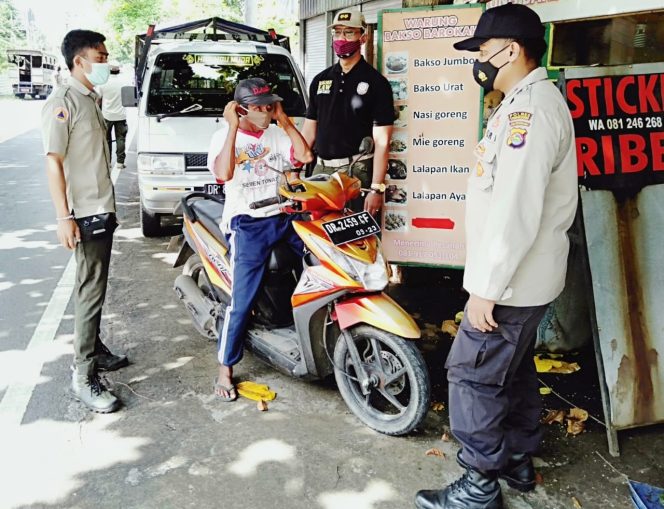 
					Gencar Bebaskan KLU Dari Covid-19 Tim Satgas Kebut Ops Yustisi