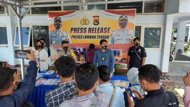 
					Kurang dari 24 Jam, Pelaku Pembunuhan Sadis Di Kecamatan Batukliang Ditangkap Polisi