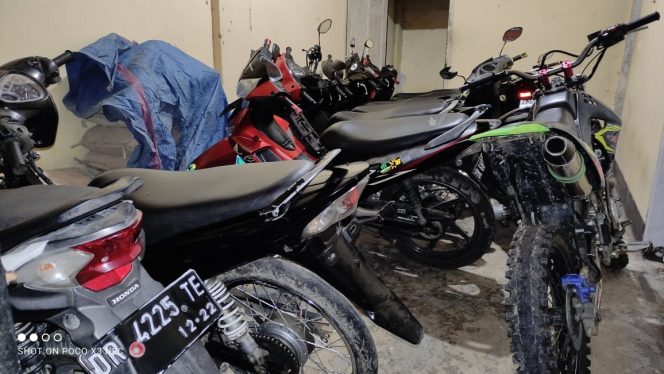 
					Bubarkan Balap Liar, Polsek Jonggat Amankan 12 unit Sepeda Motor