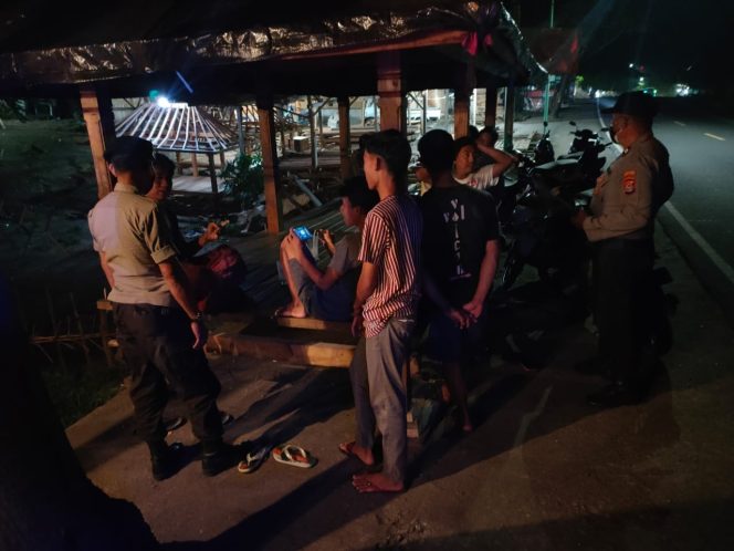 
					Polsek Gangga Terus Gencarkan Patroli Blue Light Untuk Menuju KLU Bebas Dari Covid-19