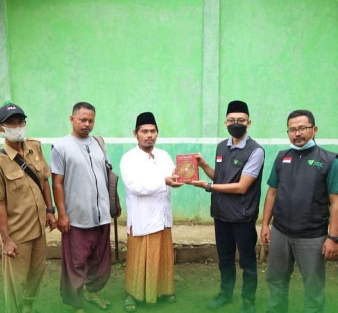 
					Disambut Baik Oleh Pengasuh Madrasah, Tim Dompet Dhuafa Sultra Distribusikan Al Quran Gratis
