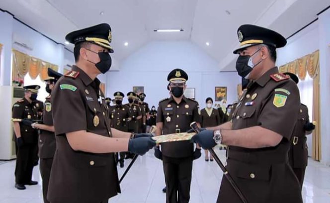 
					Upacara Pelantikan Pengambilan Sumpah Dan Serah Terima Jabatan Kepala Kejari Ambon