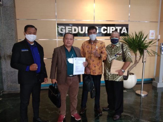 
					Sekolah Ikatan Dinas Nasib Tidak Jelas, Alumni Surati Pak Menteri