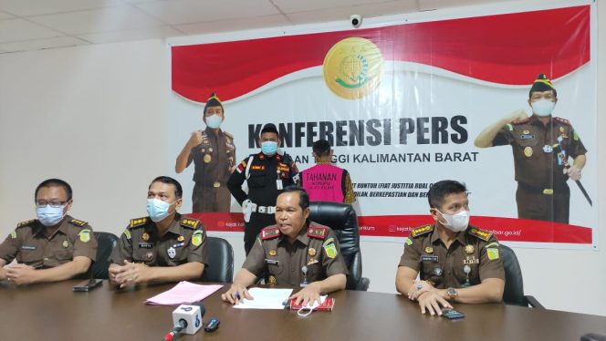 
					Kejati Kalbar Tahan Direktur CV. KKM, Atas Dugaan Korupsi Pada Pekerjaan Penanaman Kelapa Sawit