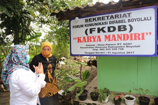 
					Menaker Ida Tinjau Kelompok Difabel Penerima Bantuan JPS TKM di Boyolali