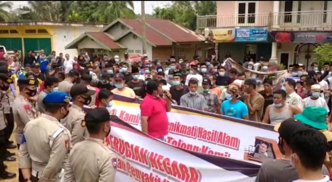 
					Warga Demo Tambang Yang Diduga Ilegal di Kabupaten Bungo