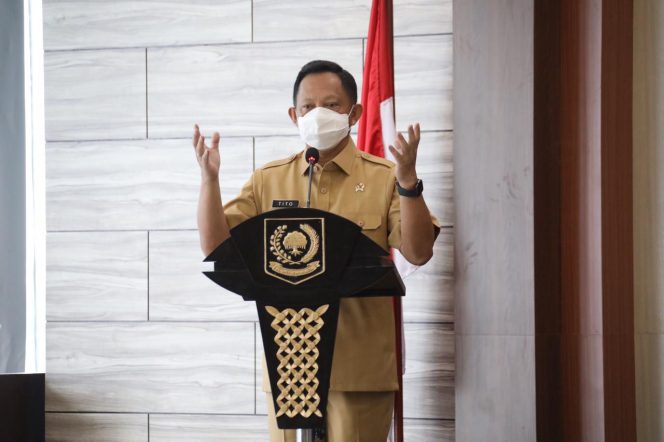 
					Belajar Dari India, Mendagri Minta Masyarakat Tak Lengah Terapkan Prokes