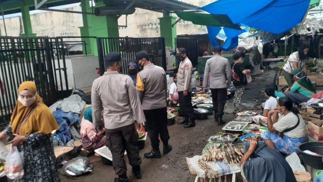 
					Program Kampung Sehat 2 terus di gelorakan. Polsek Tanjung Minta Pengunjung Pasar Jangan Abaikan prokes