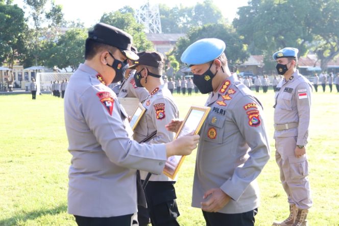 
					Berkah Ramadhan, Bidpropam Polda NTB Raih Penghargaan dari Mabes Polri dan Kapolda
