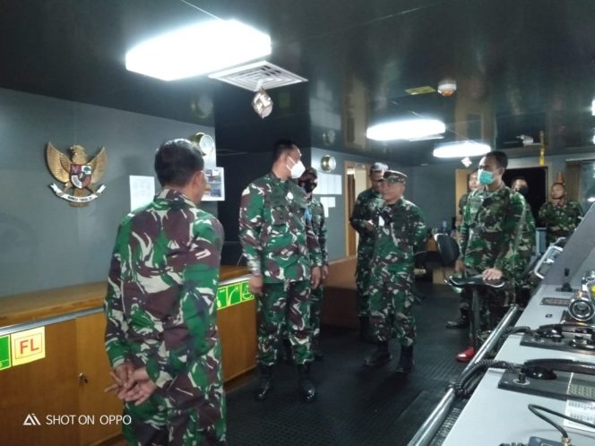 
					Satgas Gulbencal Bima Yonzikon 13/KE Melaksanakan Pergeseran Pasukan Ke Pelabuhan Kota Bima