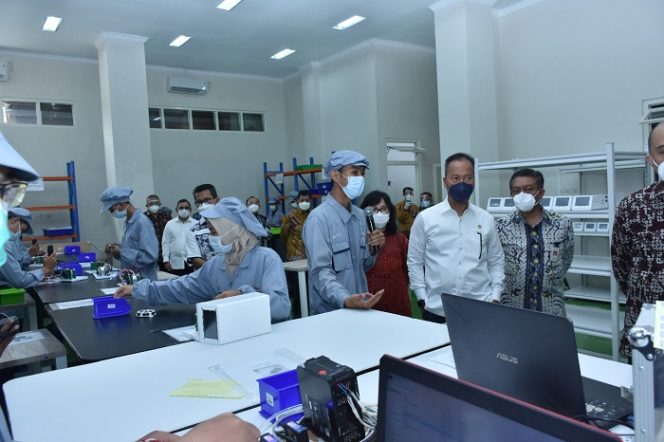 
					Berkontribusi Cegah Covid-19, Sekolah Kemenperin Rakit 5.000 Unit GeNoSe