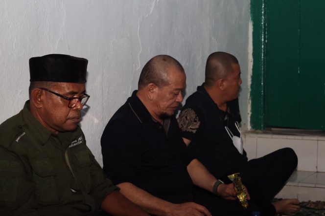 
					Berkunjung ke Masjid Tertua di Pulau Buton, Ketua DPD RI Mengaku Menemukan Kenikmatan Saat Melakukan Sholat