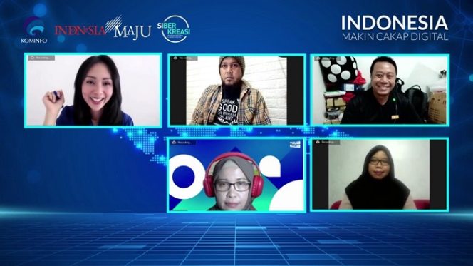 
					Etika Nyaman dan Aman Dalam Bermedia Sosial