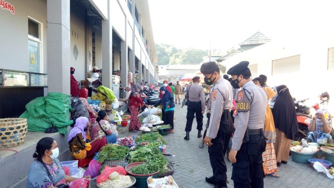 
					Tekan Penyebaran Covid-19, Personel Polres Sumbawa Intensifkan Operasi Yustisi 