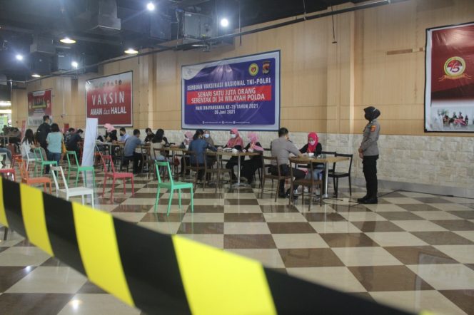 
					Polresta Gelar Vaksinasi Massal di Epicentrum Mall