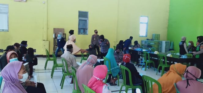 
					Polres Loteng Safari ke Sejumlah Desa Sosialisasi Vaksinasi Covid-19