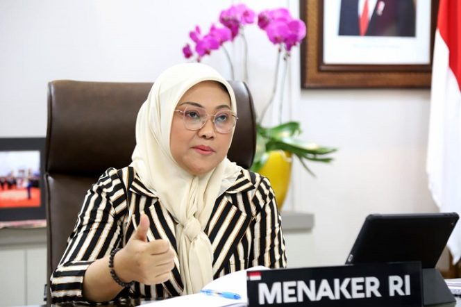 
					Menaker Ida Fauziah.