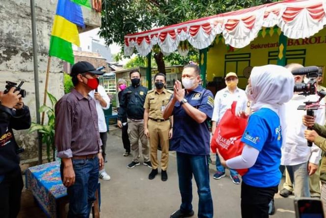 
					Bamsoet dan GERAK BS Berikan Bantuan Paket  Sembako Pada Masyarakat Terdampak Pandemi