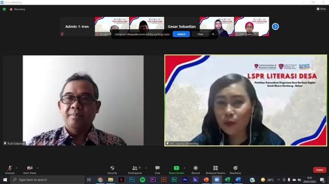 
					Dr Rudi Sukandar, Direktur Lembaga Penelitian, Publikasi, dan Pengabdian
Masyarakat (LPPPM) LSPR sekaligus penanggung jawab kegiatan Program Literasi
Desa menyampaikan sambutannya.