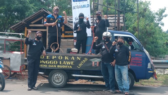 
					“Peduli PPKM Darurat” Padepokan Ronggo Lawe Lintas Semprot 1000 Liter Disinfektan