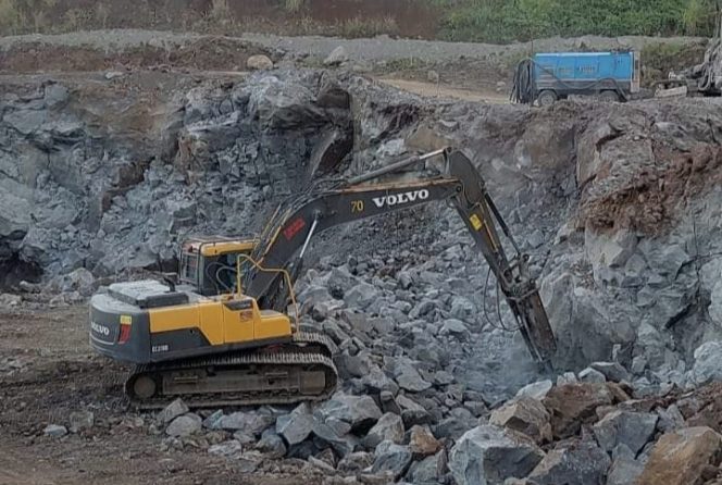 
					Blasting Tol Di Pinokalan Rusak Mobil dan Rumah Warga, Camat Ranowulu Diduga Terima Upeti